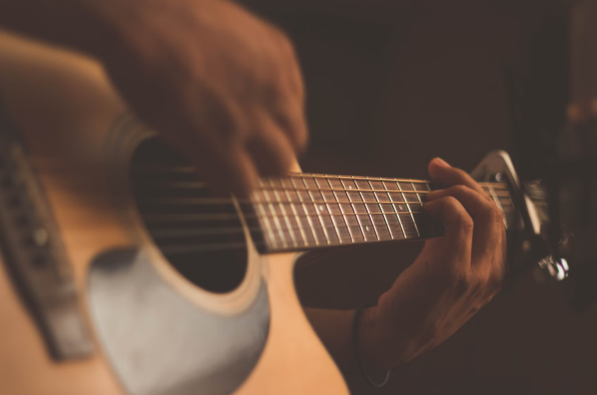 5 Tips for Aspiring Musicians to Choose the Right Guitar